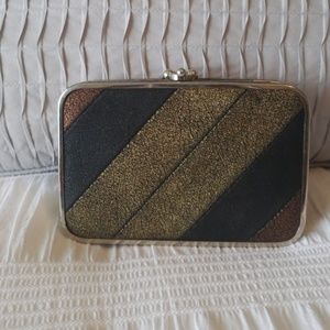 Metallic clutch